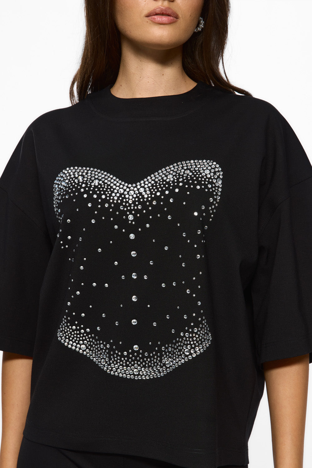 Tricou negru Black Pearl de femei cu aplicatii de tip strass.
