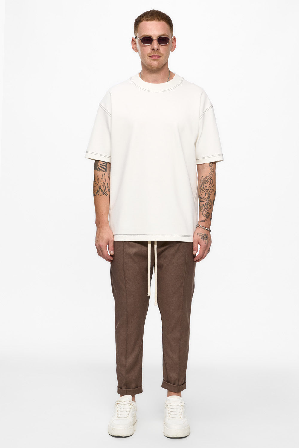 Khan Off-White T-shirt with decorative stitching