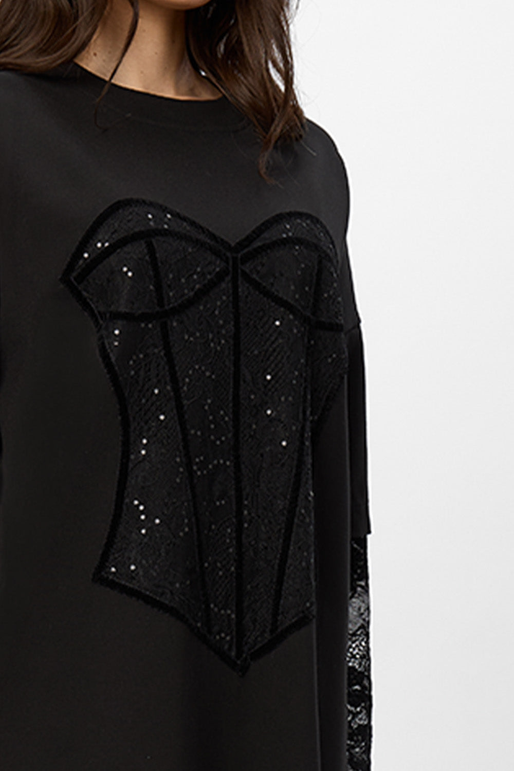 Czarna sukienka Venice z koronkową spódnicą i rękawami