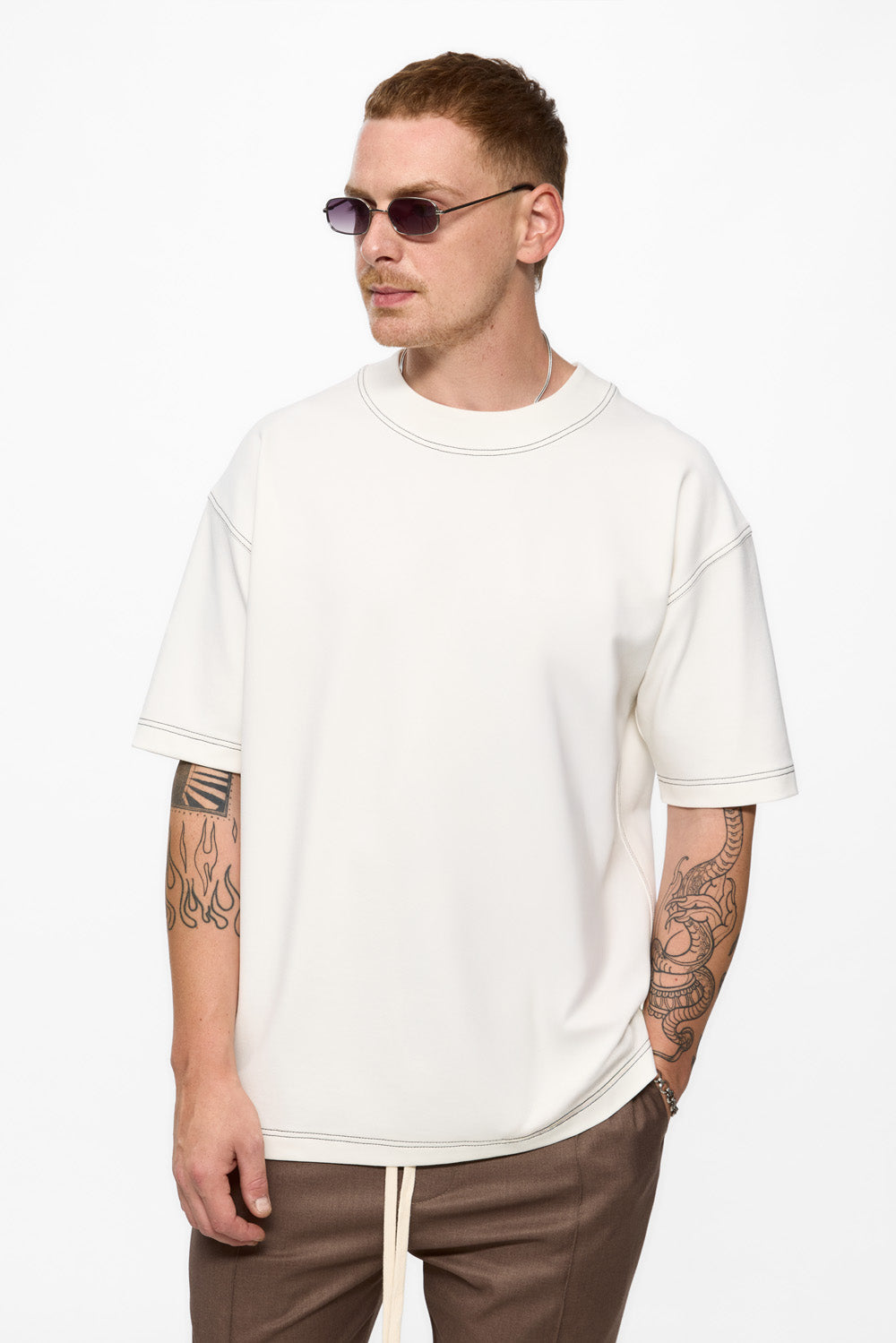 Khan T-shirt with decorative stitching | Men | Off-White | Modern & Elegant Style | Comfort & Functionality | Atelier Hamza