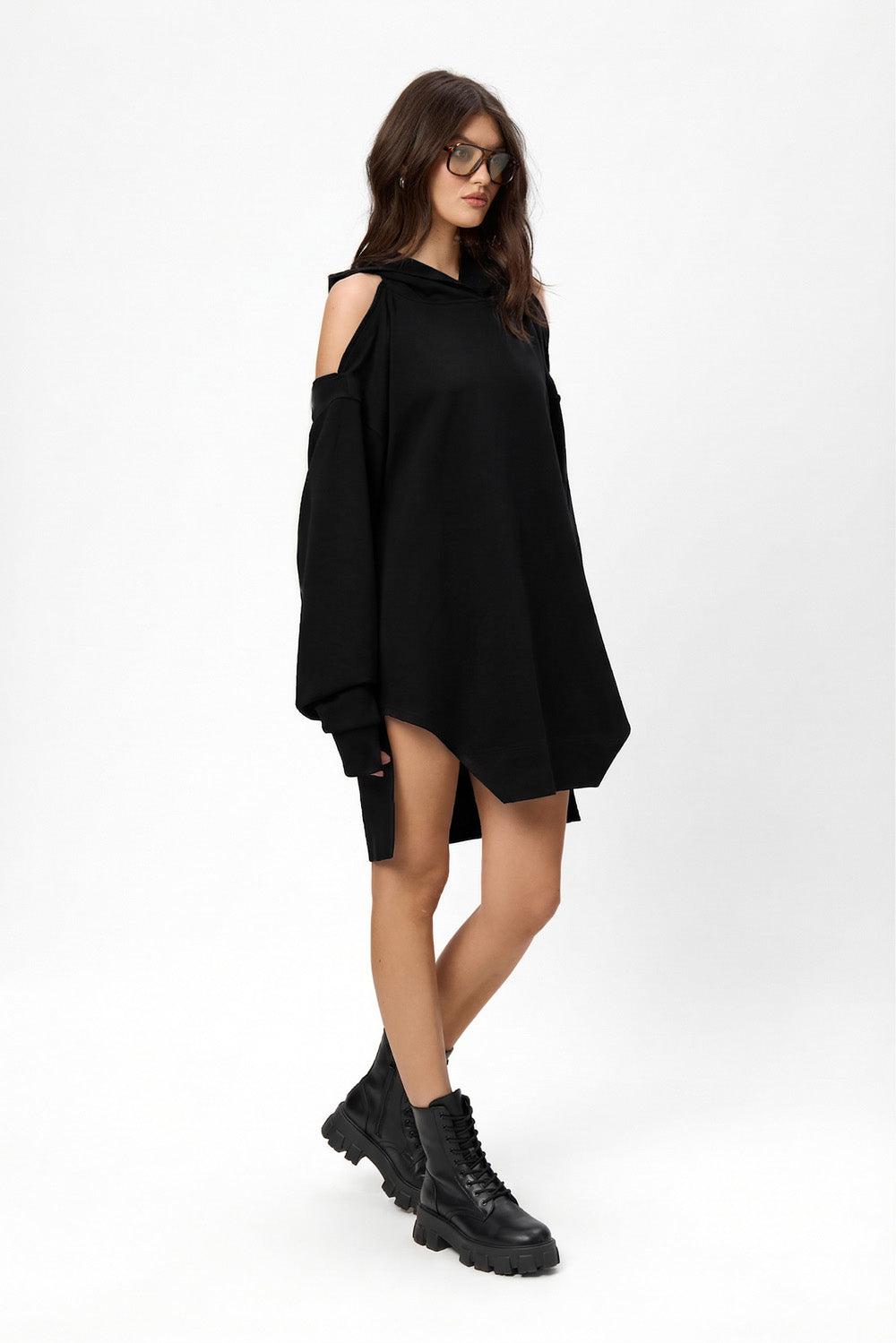 Czerwona bluza z kapturem FRAGILE wyszywana W