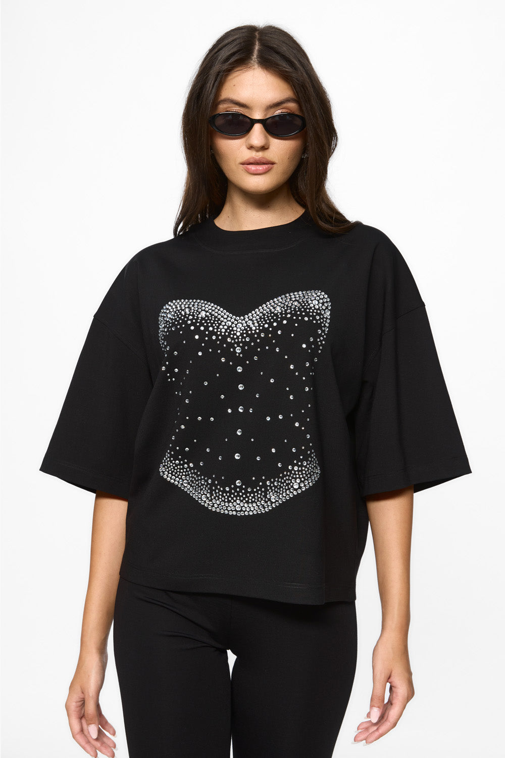 Tricou Black Pearl cu strasuri aplicate | Femei | Negru | Stil Modern & Elegant | Confort & Funcționalitate | Atelier Hamza