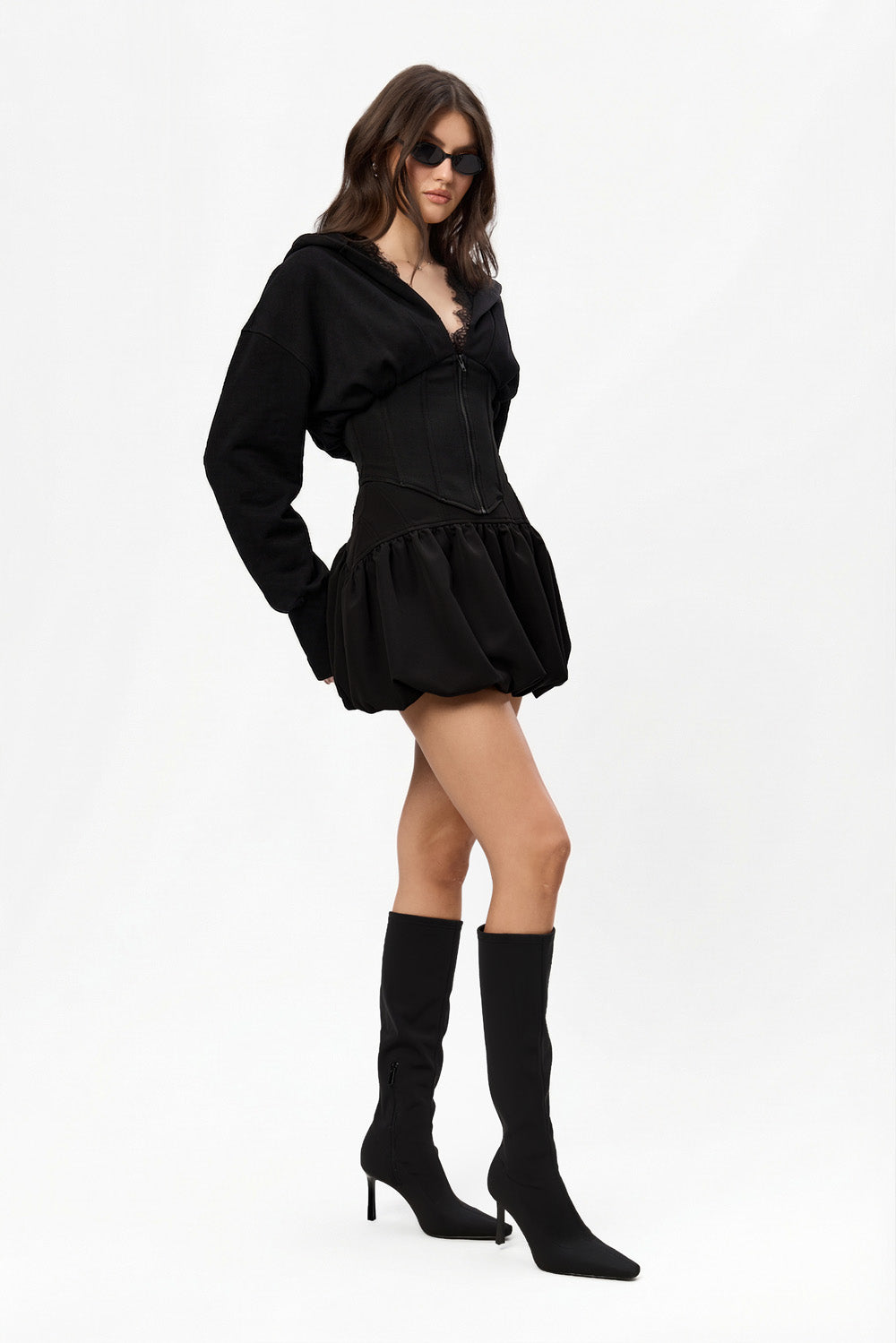 Czarna bluza z kapturem Karol z gorsetem