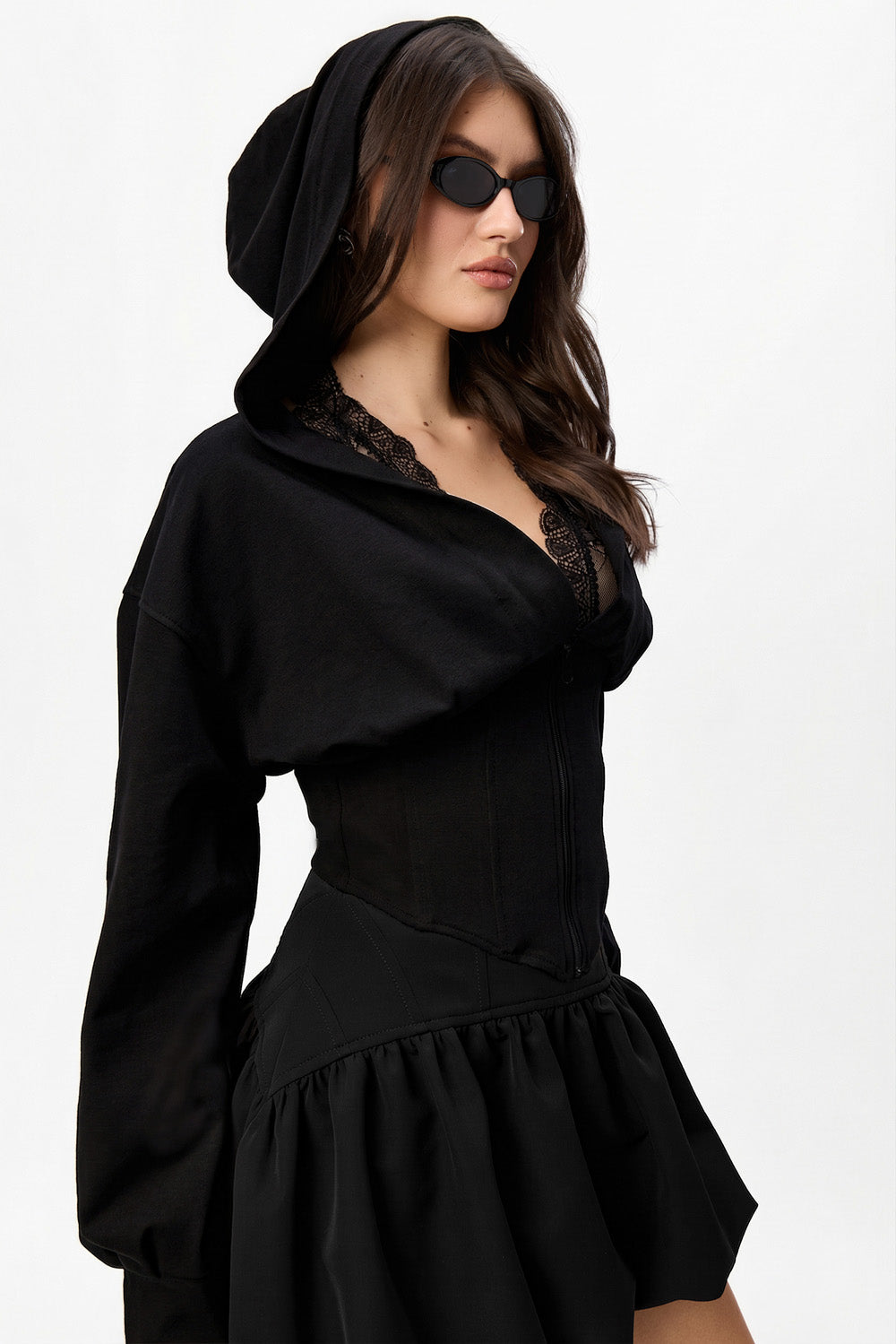 Czarna bluza z kapturem Karol z gorsetem