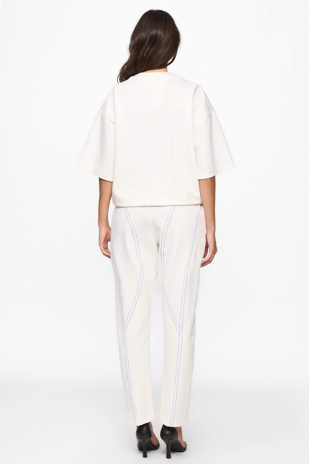 Beżowa koszulka Luna z aplikacją kokardek W