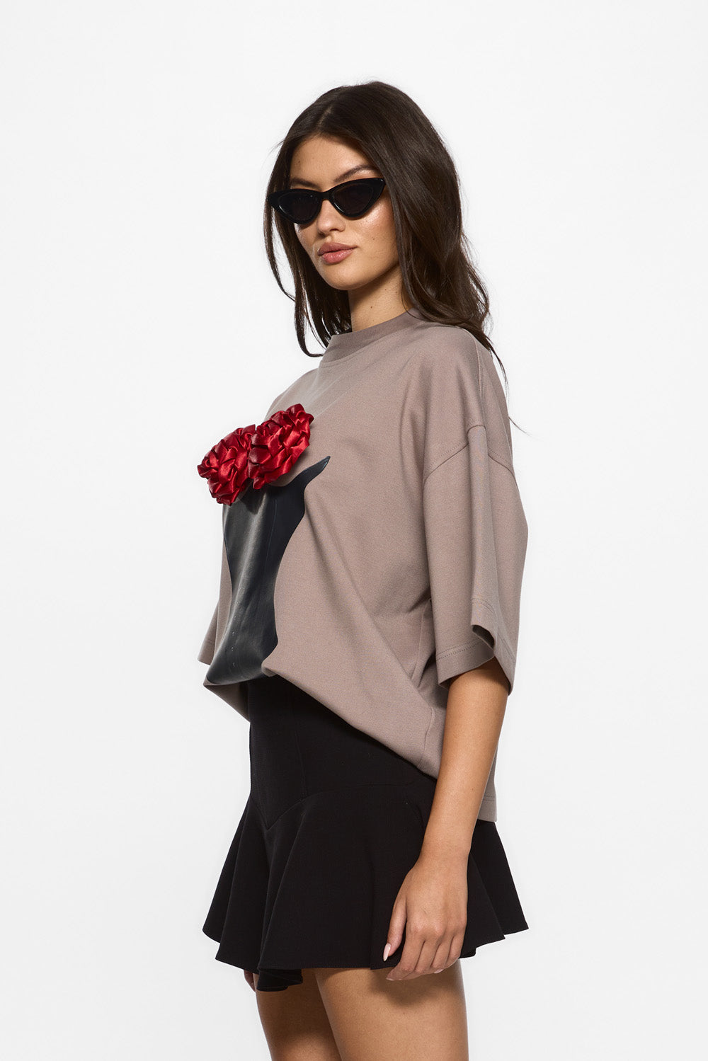 Koszulka Belle z kwiatową aplikacją w kolorze off-white W