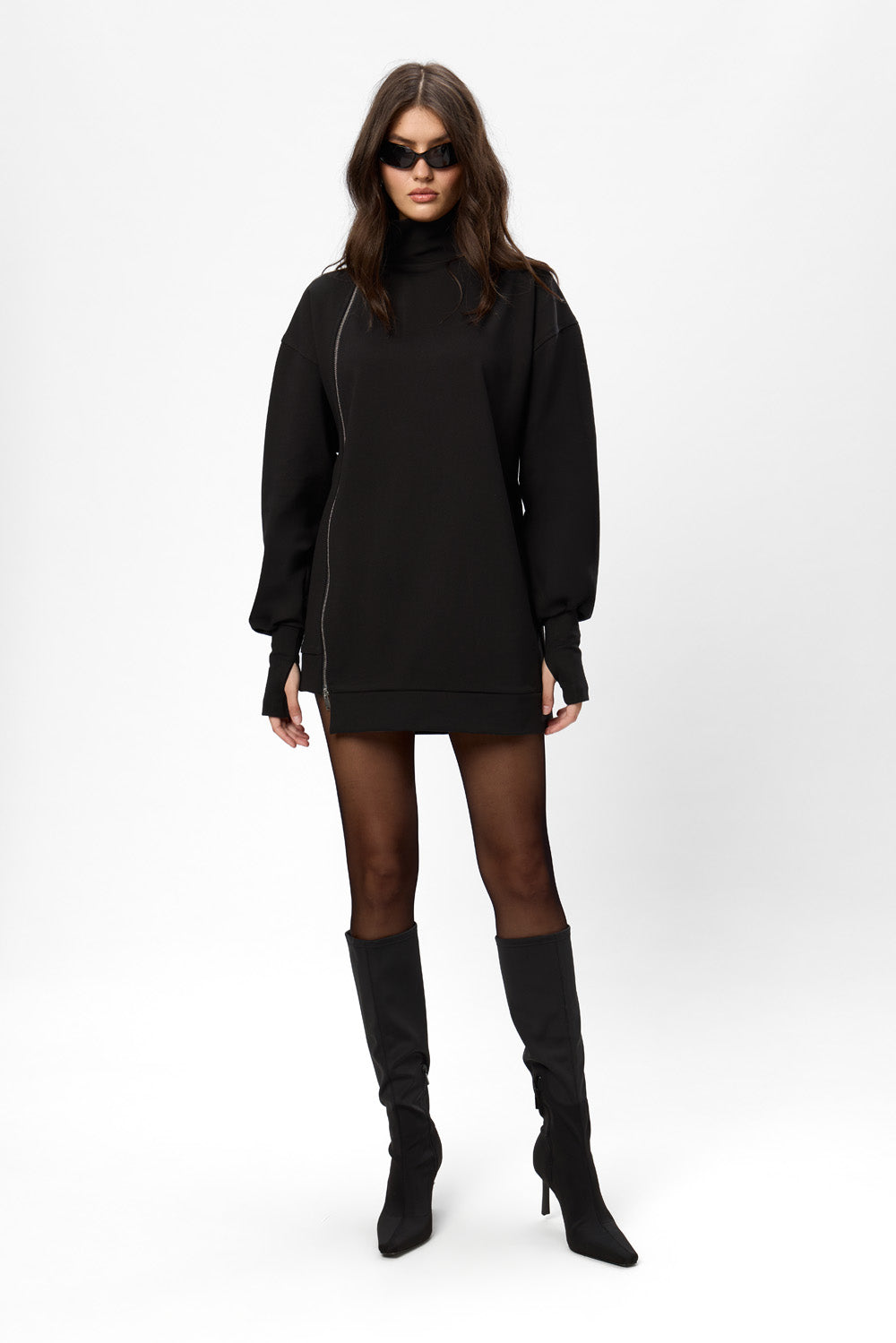 Sukienka z detalem przy dekolcie i podwójnym zamkiem Bipolar