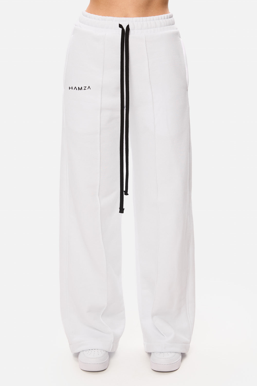 Pantaloni Skipper evazati cu broderie | Femei / Dama | Alb | Stil Modern & Elegant | Confort & Funcționalitate | Atelier Hamza