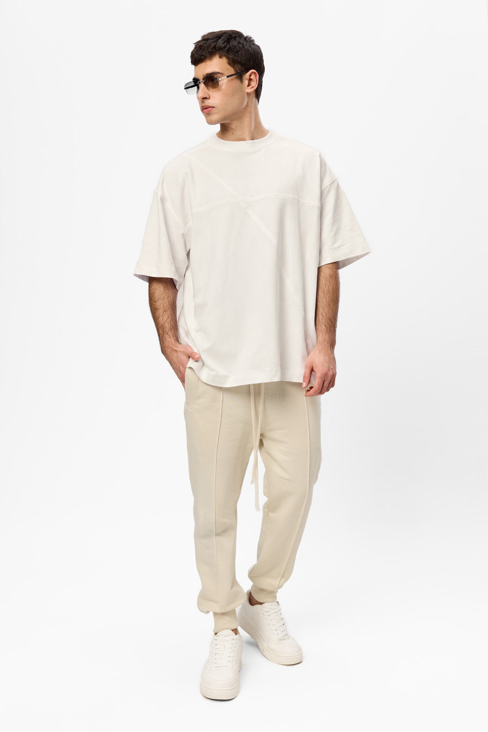 Oversized Off white T-shirt with decorative stitches