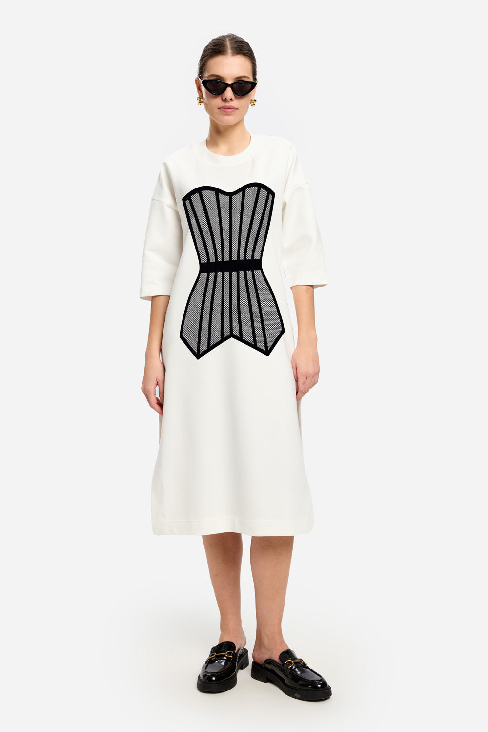 Maxi sukienka off-white z bocznym wycięciem Tee