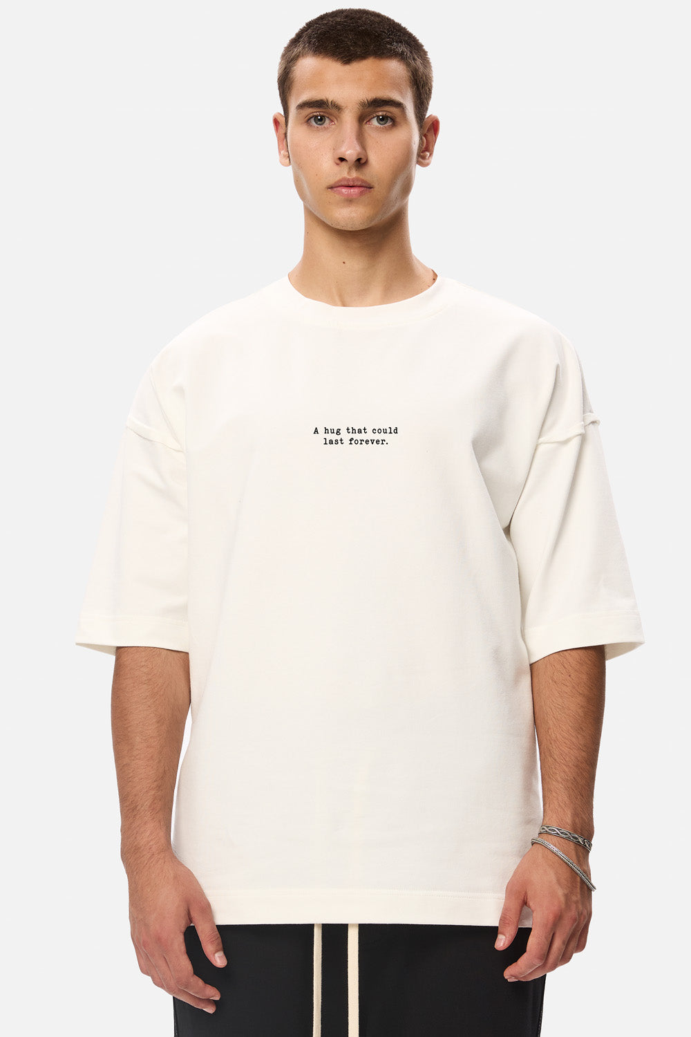 A hug that could last 4ever T-shirt Barbati | Confort & Eleganță | Alb | Atelier Hamza