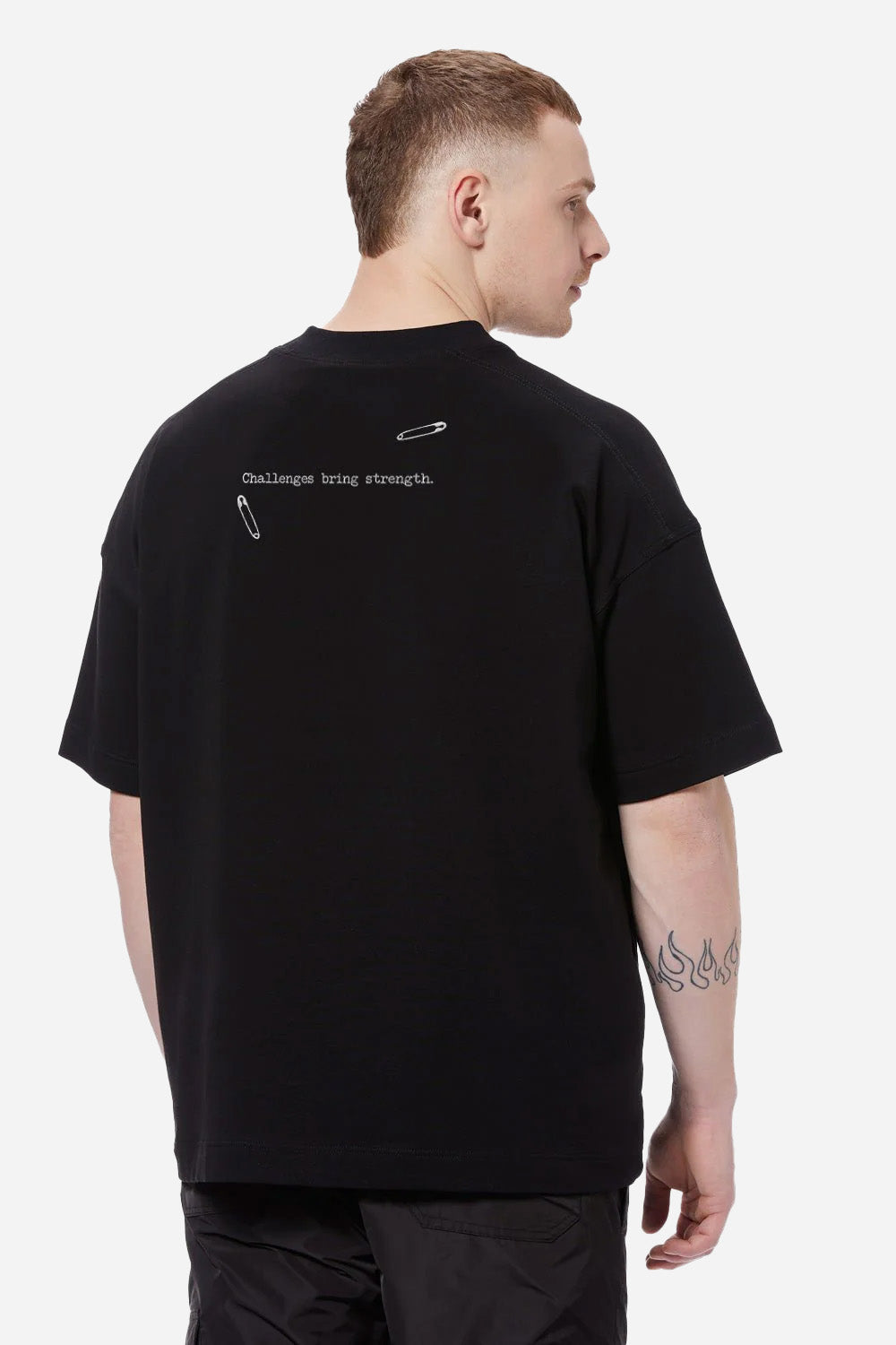 Trciou brodat "Safety Pin" din bumbac premium | barbati | Negru | Stil Modern & Elegant | Confort & Funcționalitate | Atelier Hamza