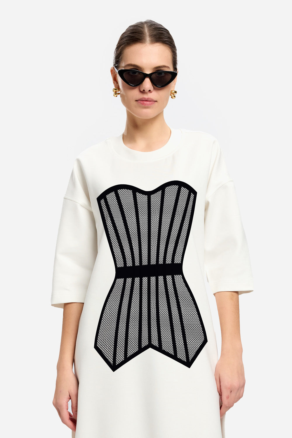 Maxi sukienka off-white z bocznym wycięciem Tee