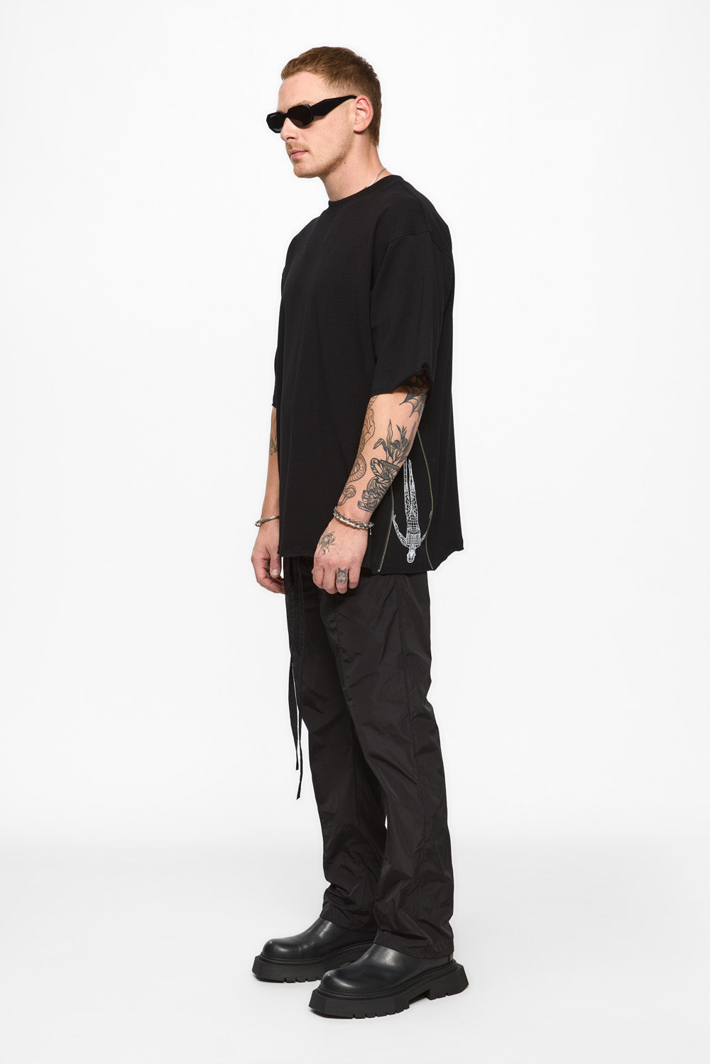 Czarna bluza z kapturem z nadrukiem Dark