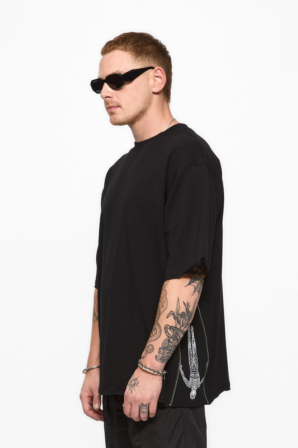 Czarna bluza z kapturem z nadrukiem Dark