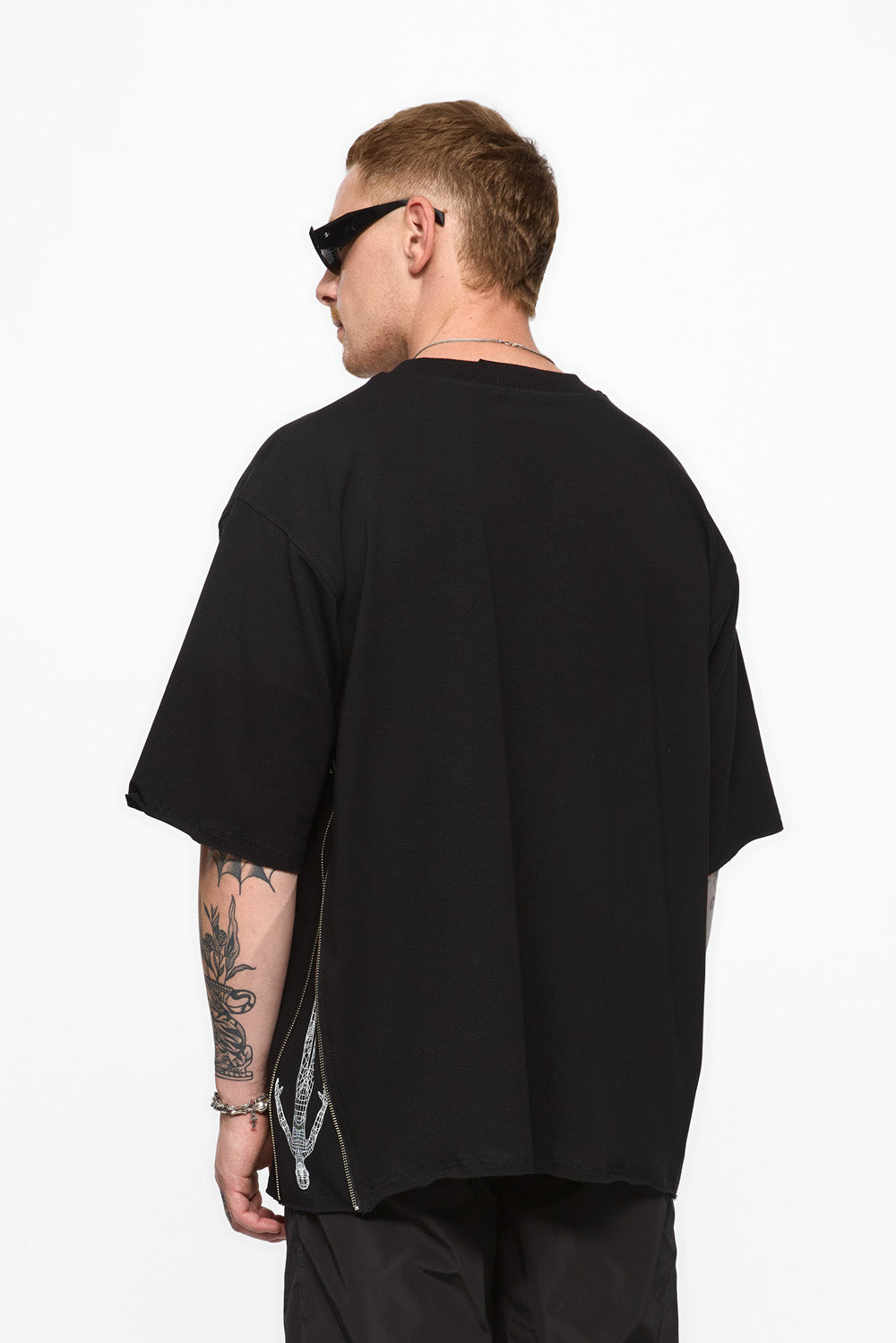 Czarna bluza z kapturem z nadrukiem Dark