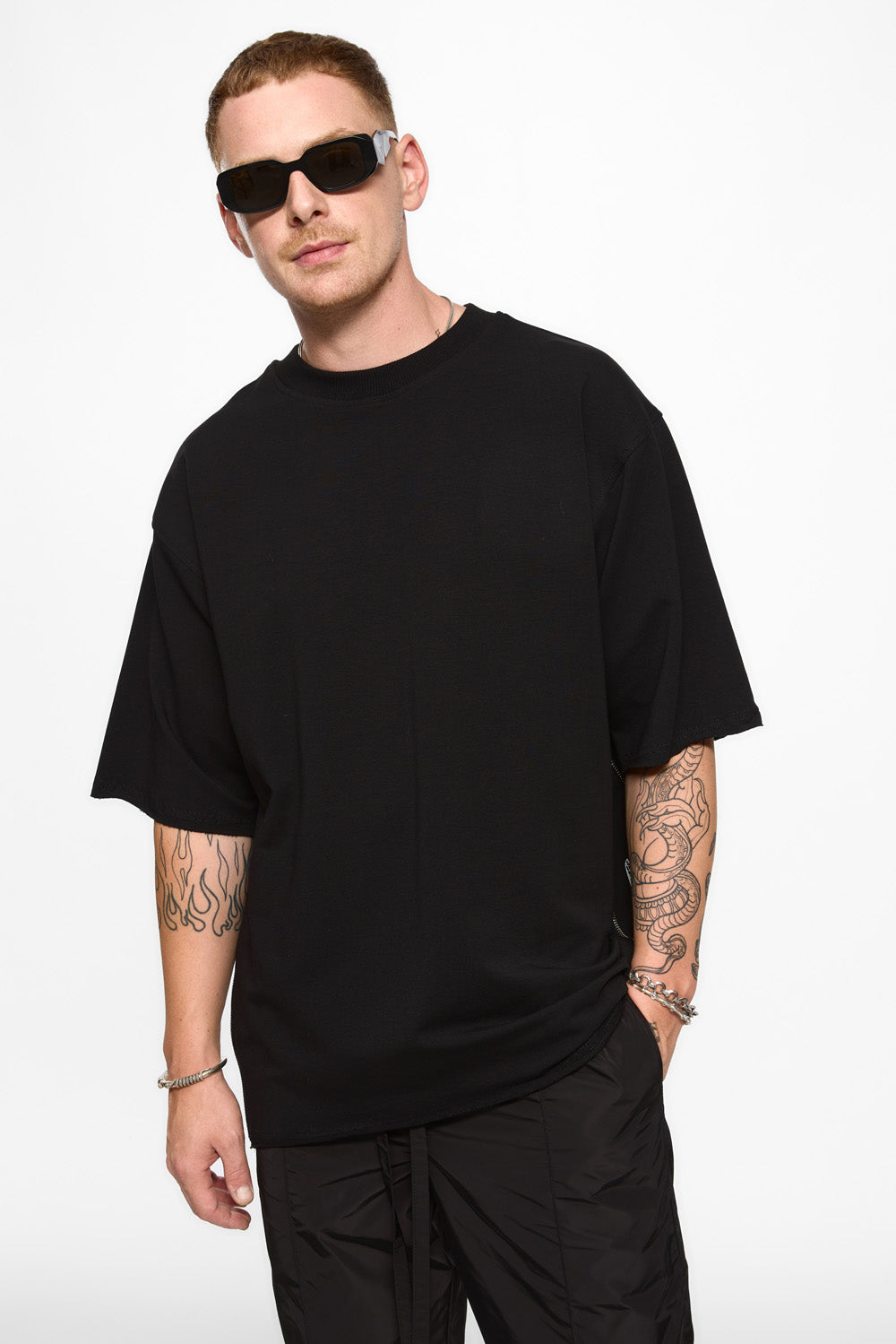 Czarna bluza z kapturem z nadrukiem Dark