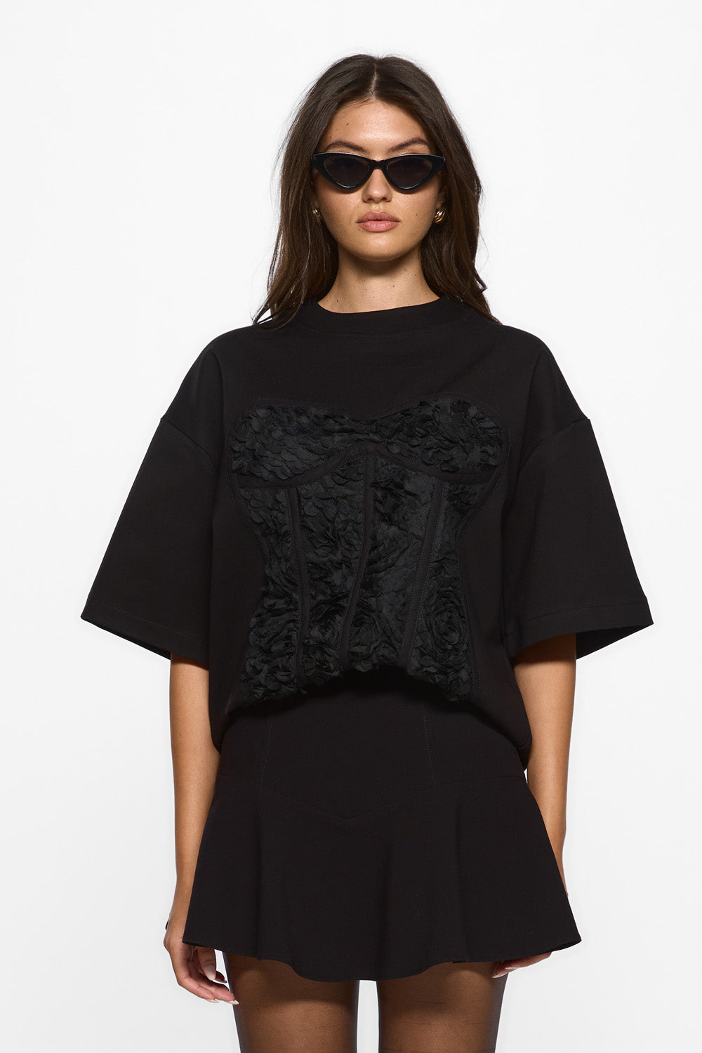 Tricou Kyo Rose cu cusaturi | Femei | Negru | Stil modern și elegant | Confort și funcționalitate | Atelier Hamza