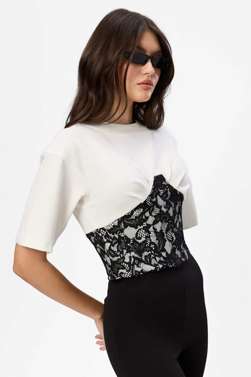 Beżowa koszulka La Perle z nadrukiem W