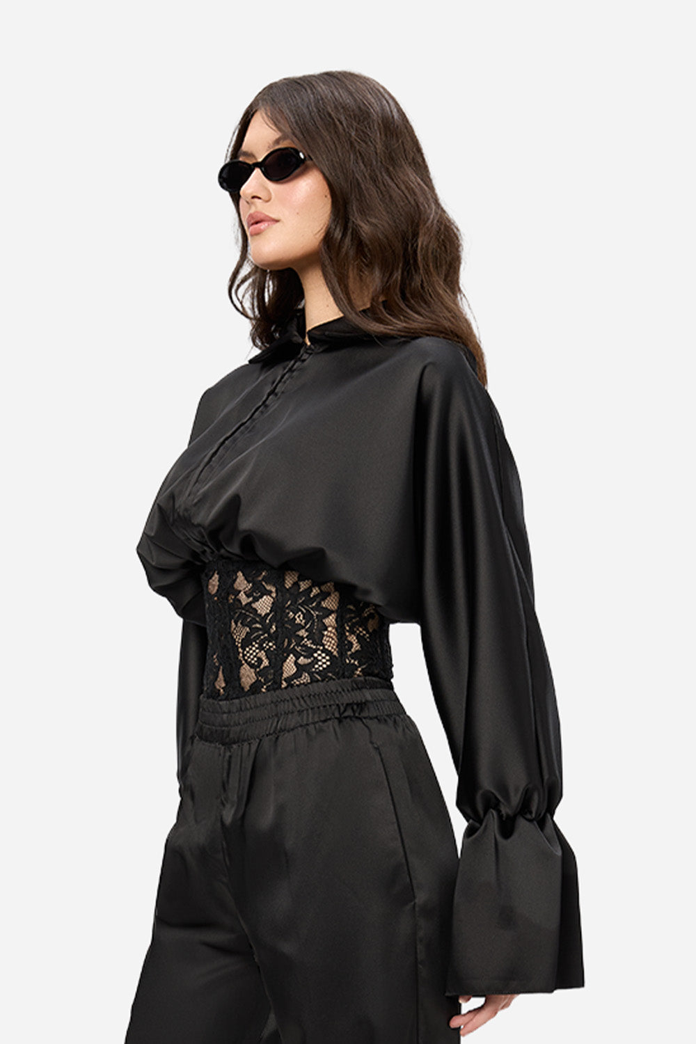 Czarna bluza z kapturem Karol z gorsetem