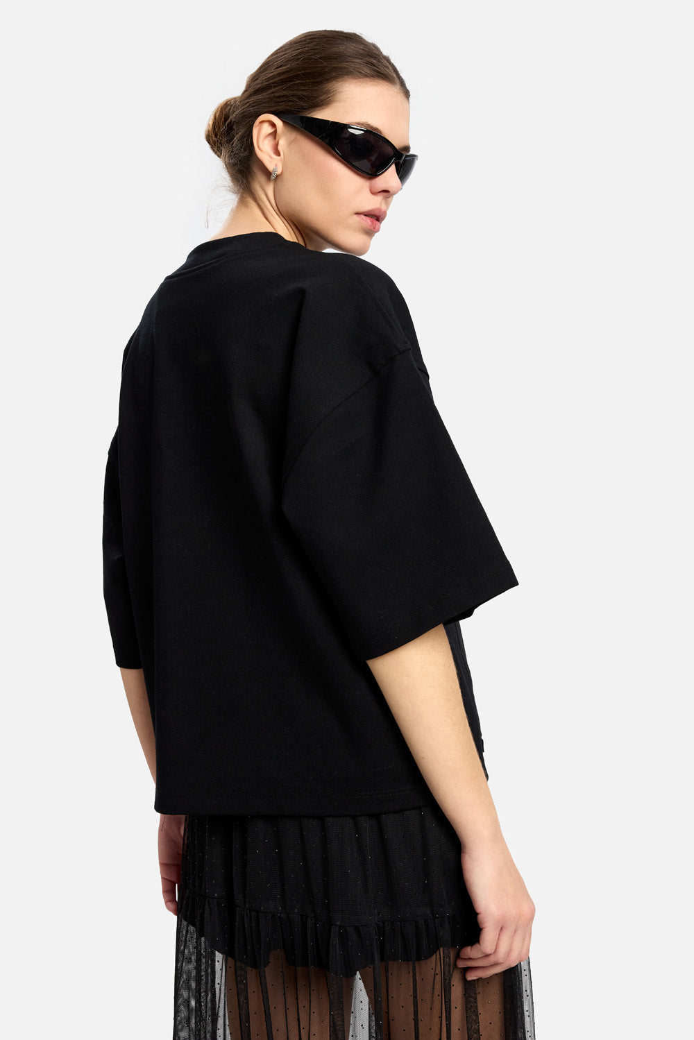 Tricou Luna cu funde aplicate | Femei | Negru | Stil Modern & Elegant | Confort & Funcționalitate | Atelier Hamza