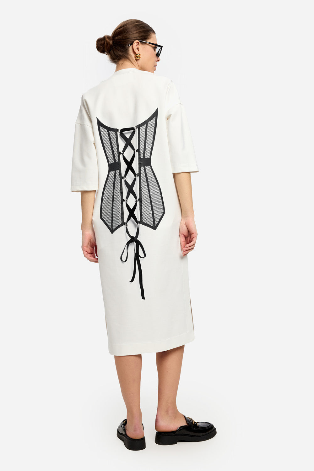 Maxi sukienka off-white z bocznym wycięciem Tee