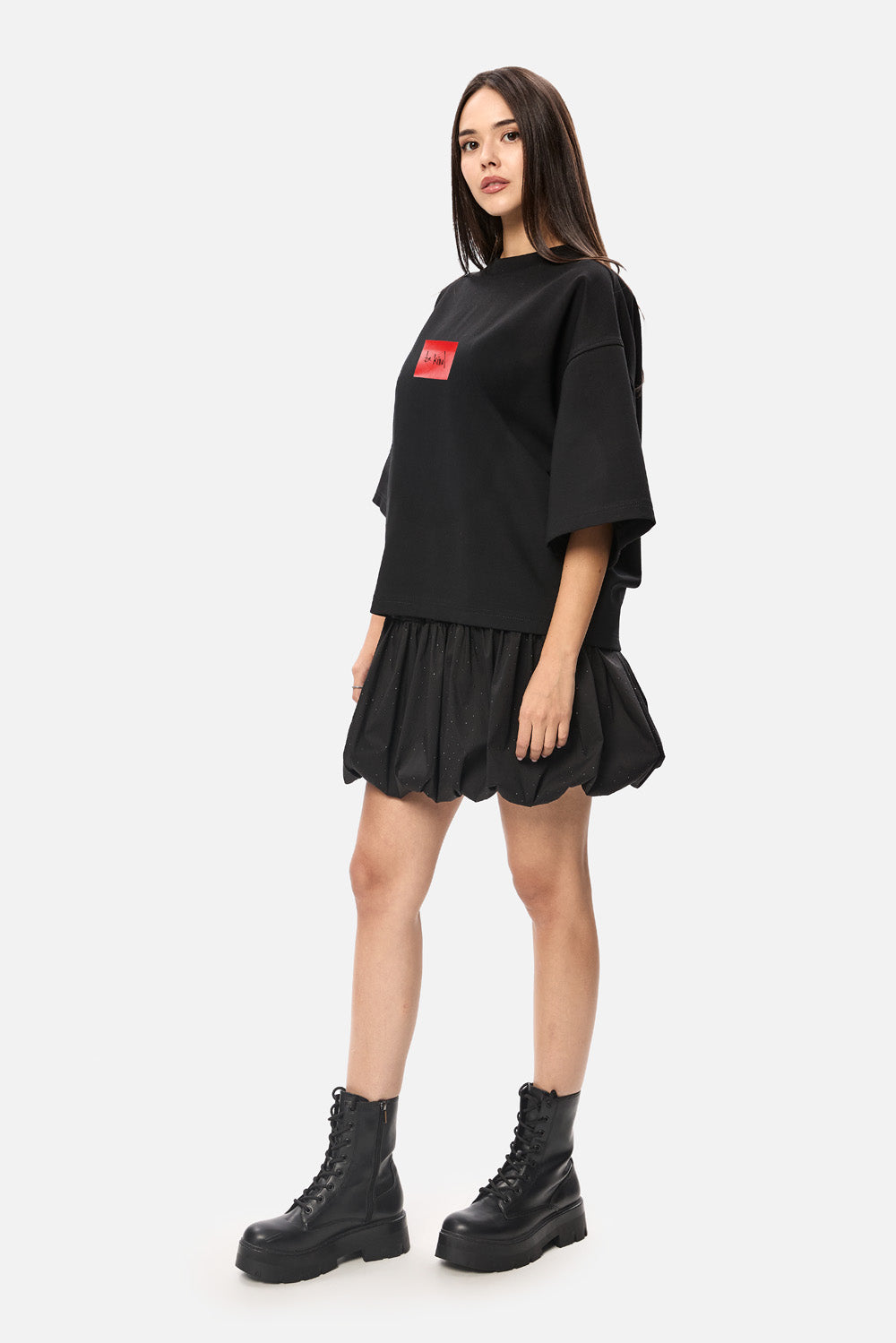 Tricou cu imprimeu Heart Post | Femei | Negru | Stil Modern & Elegant | Confort & Funcționalitate | Atelier Hamza