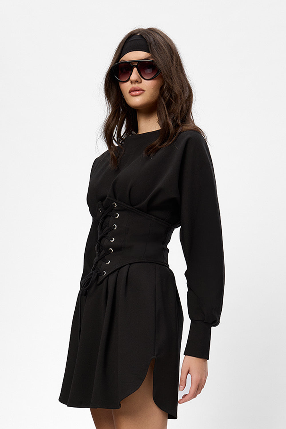 Czarna bluza z kapturem Karol z gorsetem