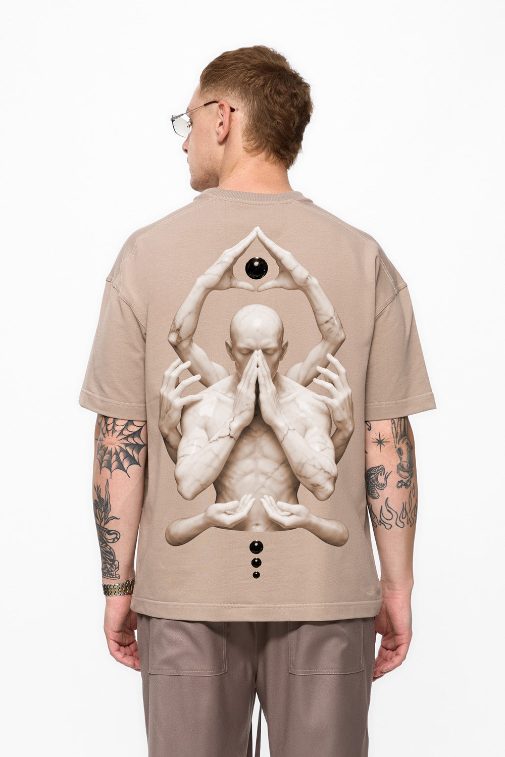 Beżowy haftowany T-shirt Chakra