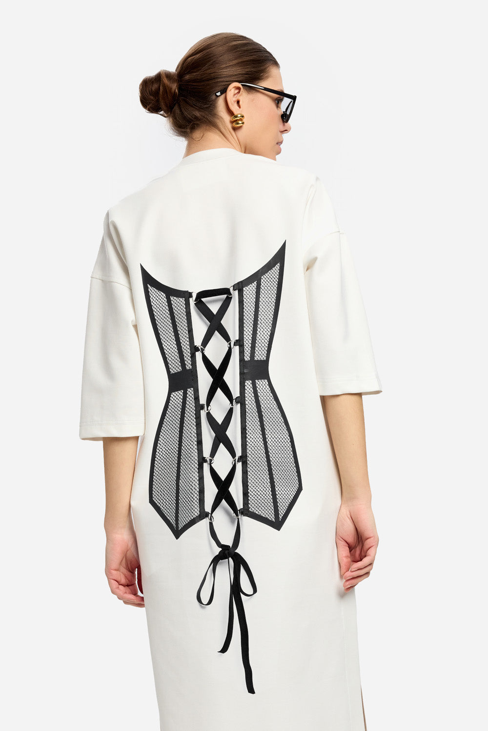 Maxi sukienka off-white z bocznym wycięciem Tee