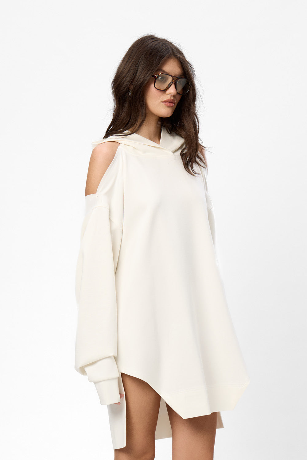 Czerwona bluza z kapturem FRAGILE wyszywana W