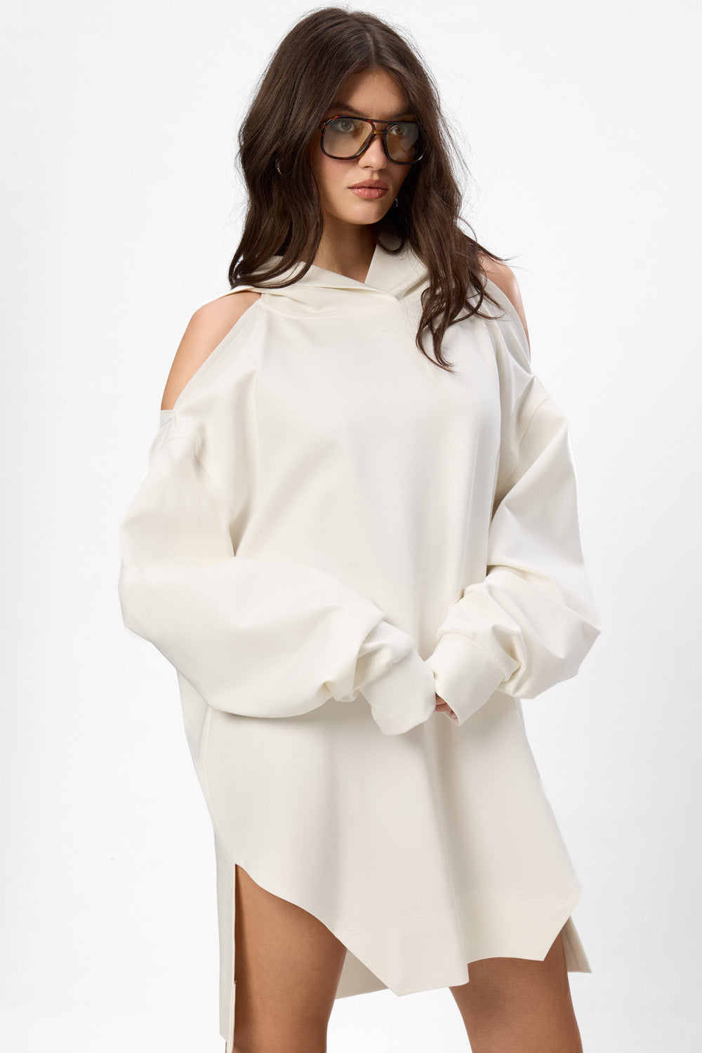 Czerwona bluza z kapturem FRAGILE wyszywana W