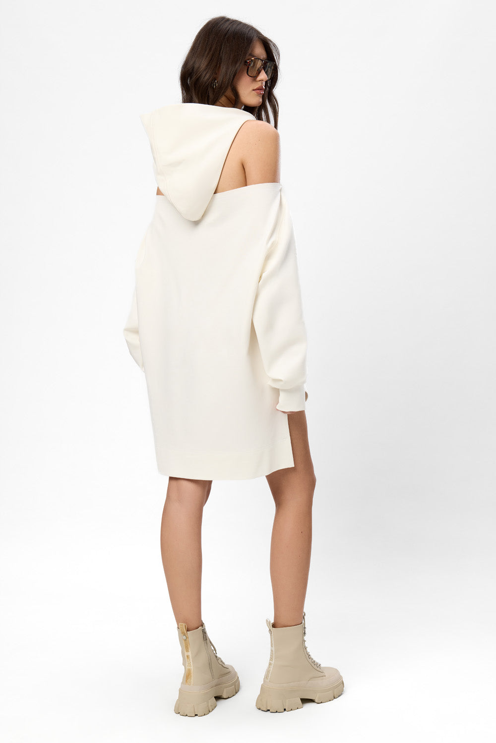 Czerwona bluza z kapturem FRAGILE wyszywana W