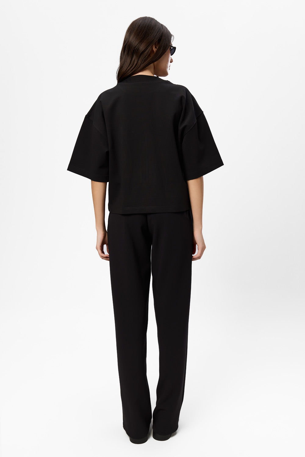 Koszulka Belle z kwiatową aplikacją w kolorze off-white W