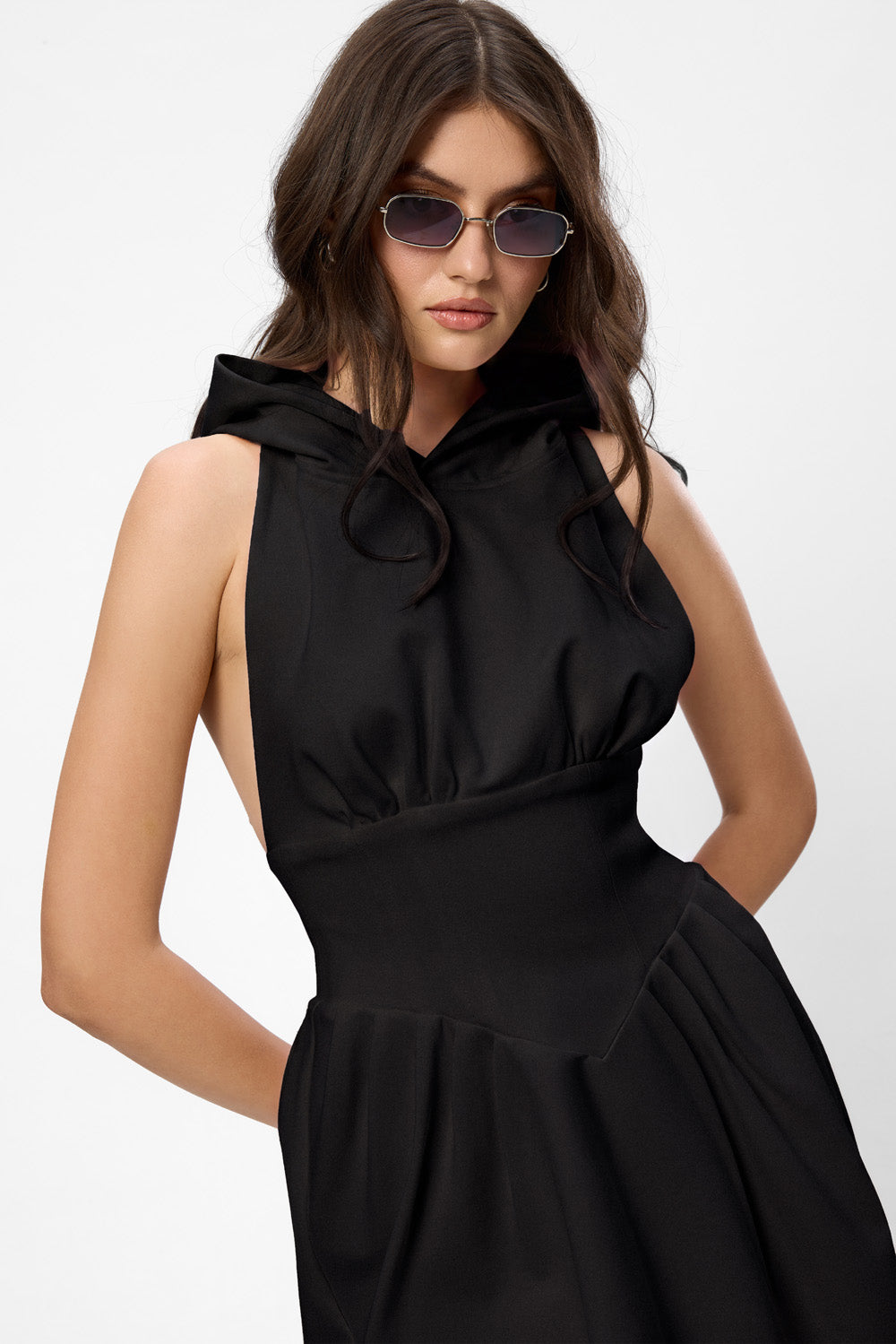 Czerwona bluza z kapturem FRAGILE wyszywana W