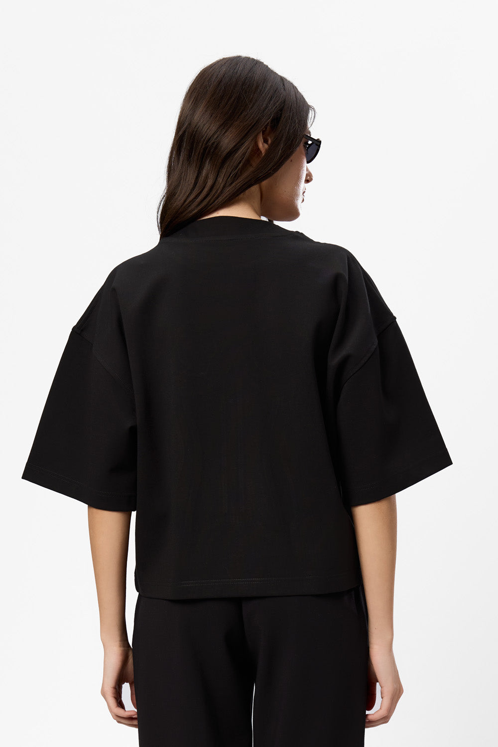 Koszulka Belle z kwiatową aplikacją w kolorze off-white W