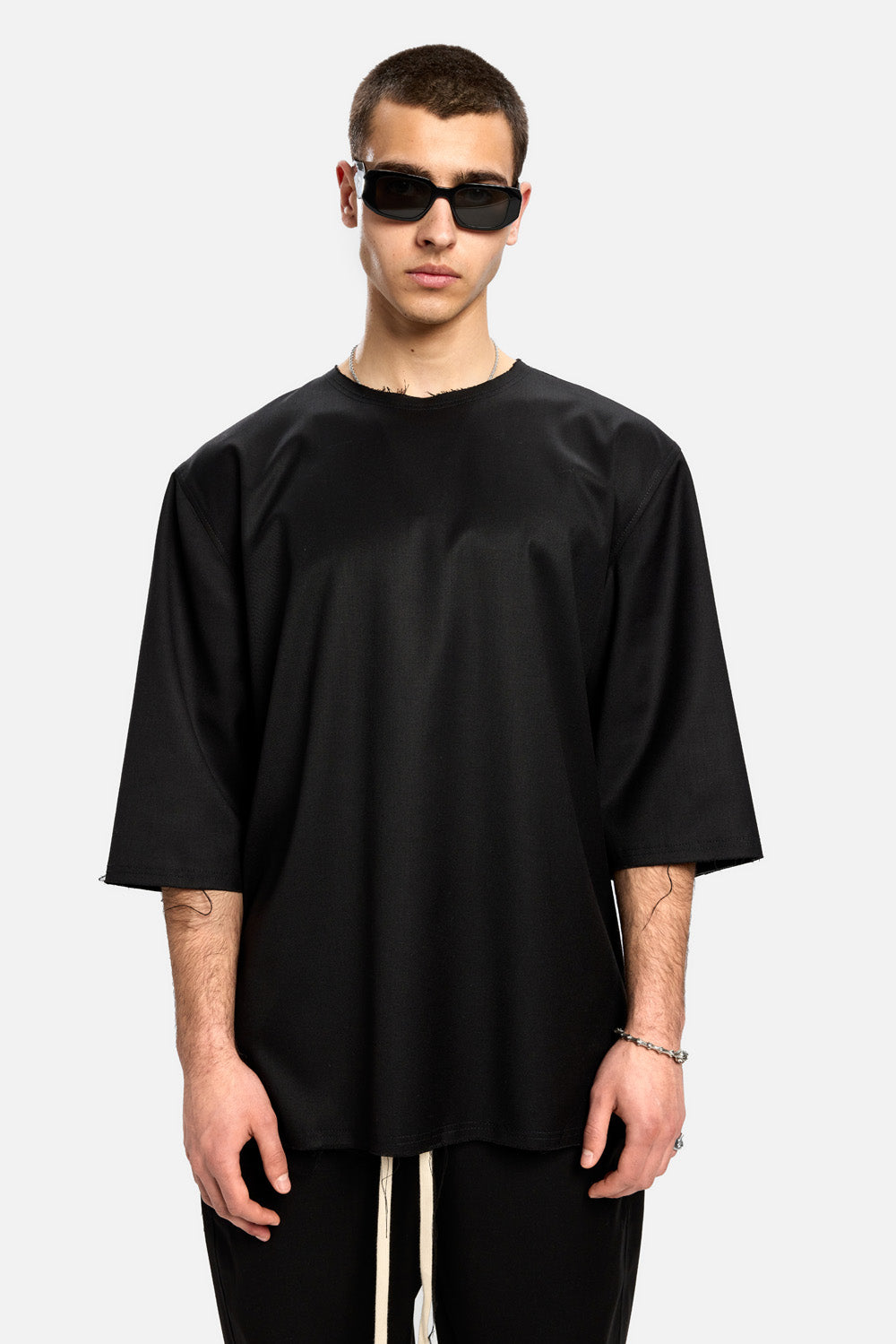 Tricou din stofa Thom | Bărbați | Negru | Stil Modern & Elegant | Confort & Funcționalitate | Atelier Hamza