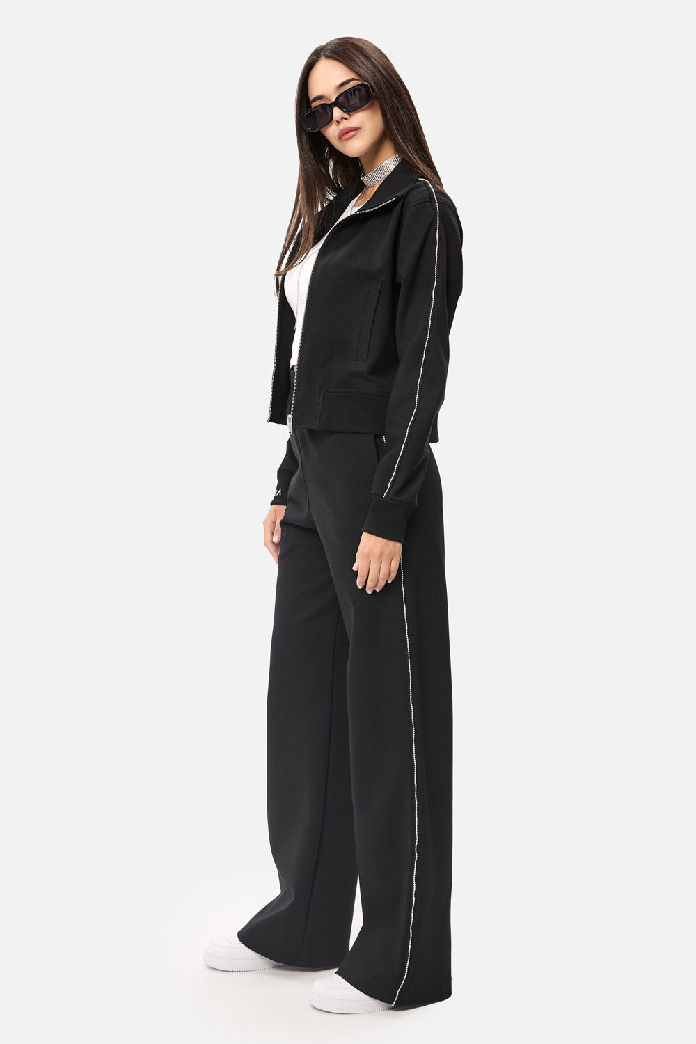 Confort elegant cu detalii strălucitoare – Pantalonii negri de femei Sydney de la HAMZA. Cumpara acum!