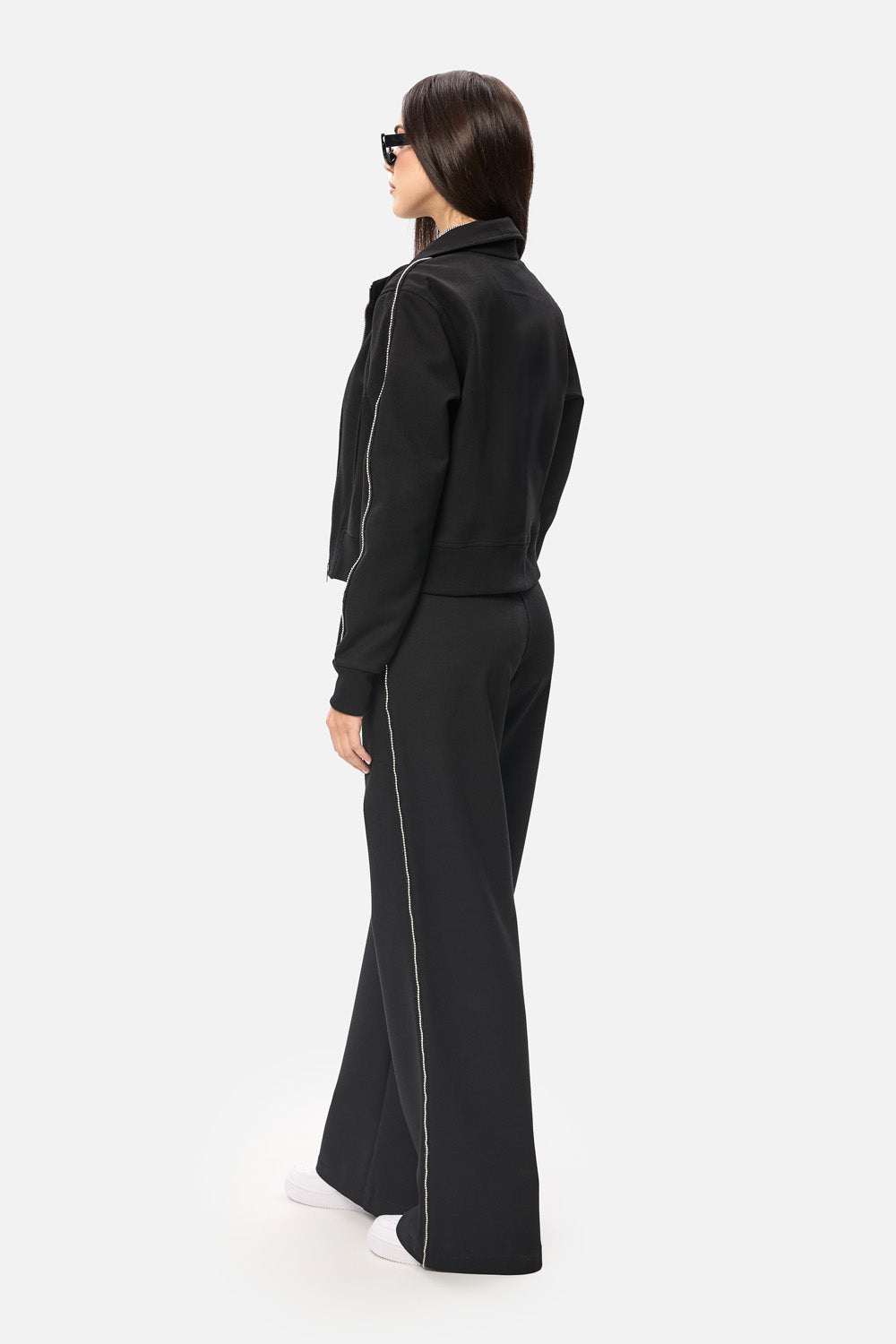 Confort elegant cu detalii strălucitoare – Pantalonii negri de femei Sydney de la HAMZA. Cumpara acum!