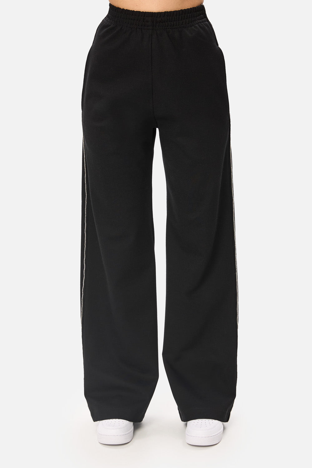 Confort elegant cu detalii strălucitoare – Pantalonii negri de femei Sydney de la HAMZA. Cumpara acum!