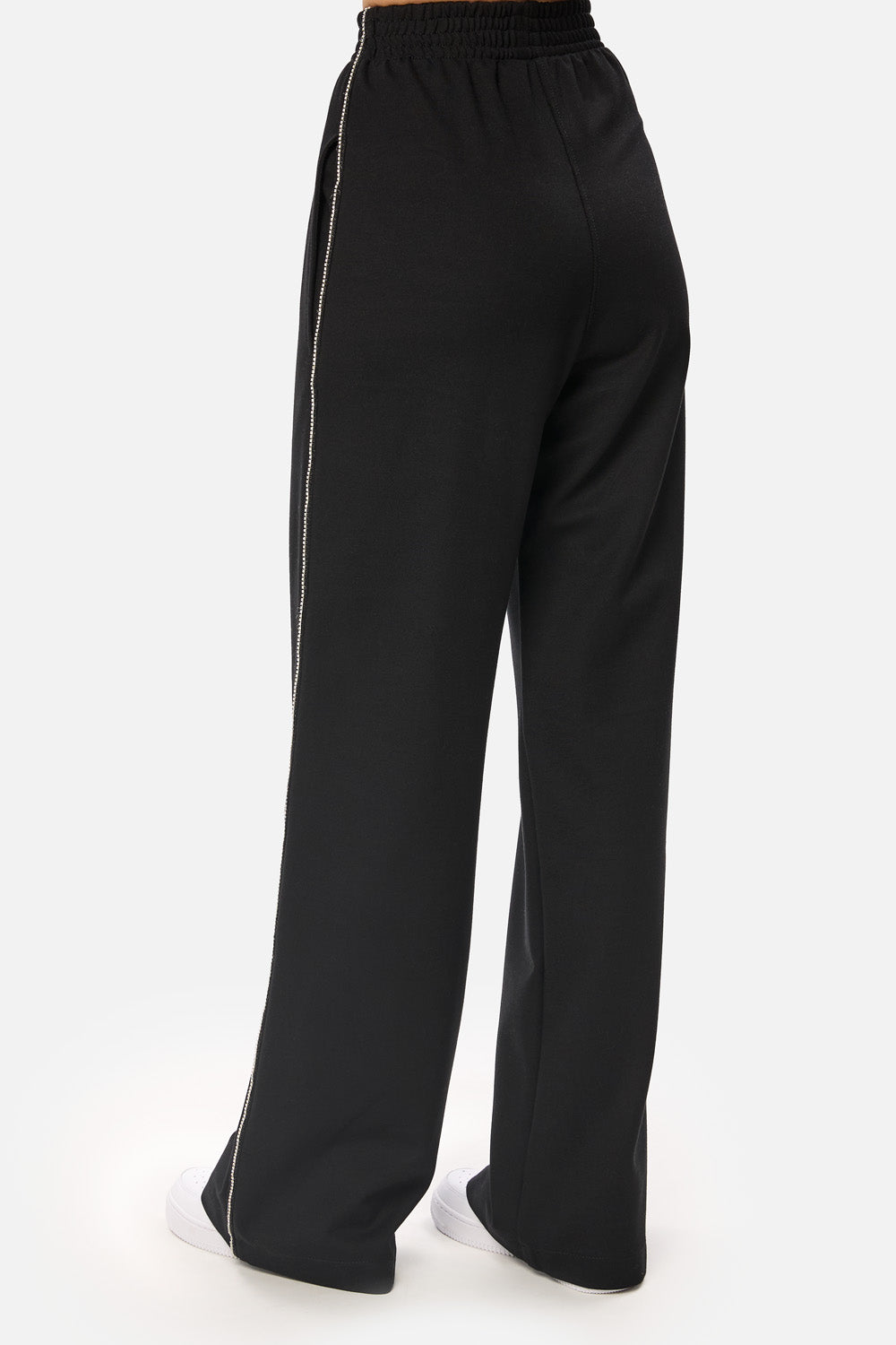 Confort elegant cu detalii strălucitoare – Pantalonii negri de femei Sydney de la HAMZA. Cumpara acum!