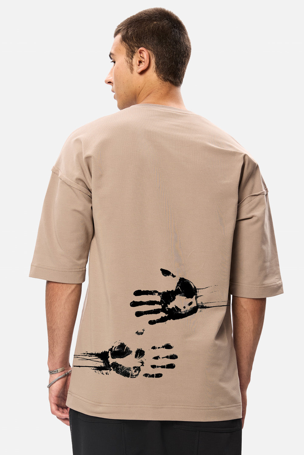 Tricou cu imprimeu Hug | Bărbați | Bej | Stil Modern & Elegant | Confort & Funcționalitate | Atelier Hamza