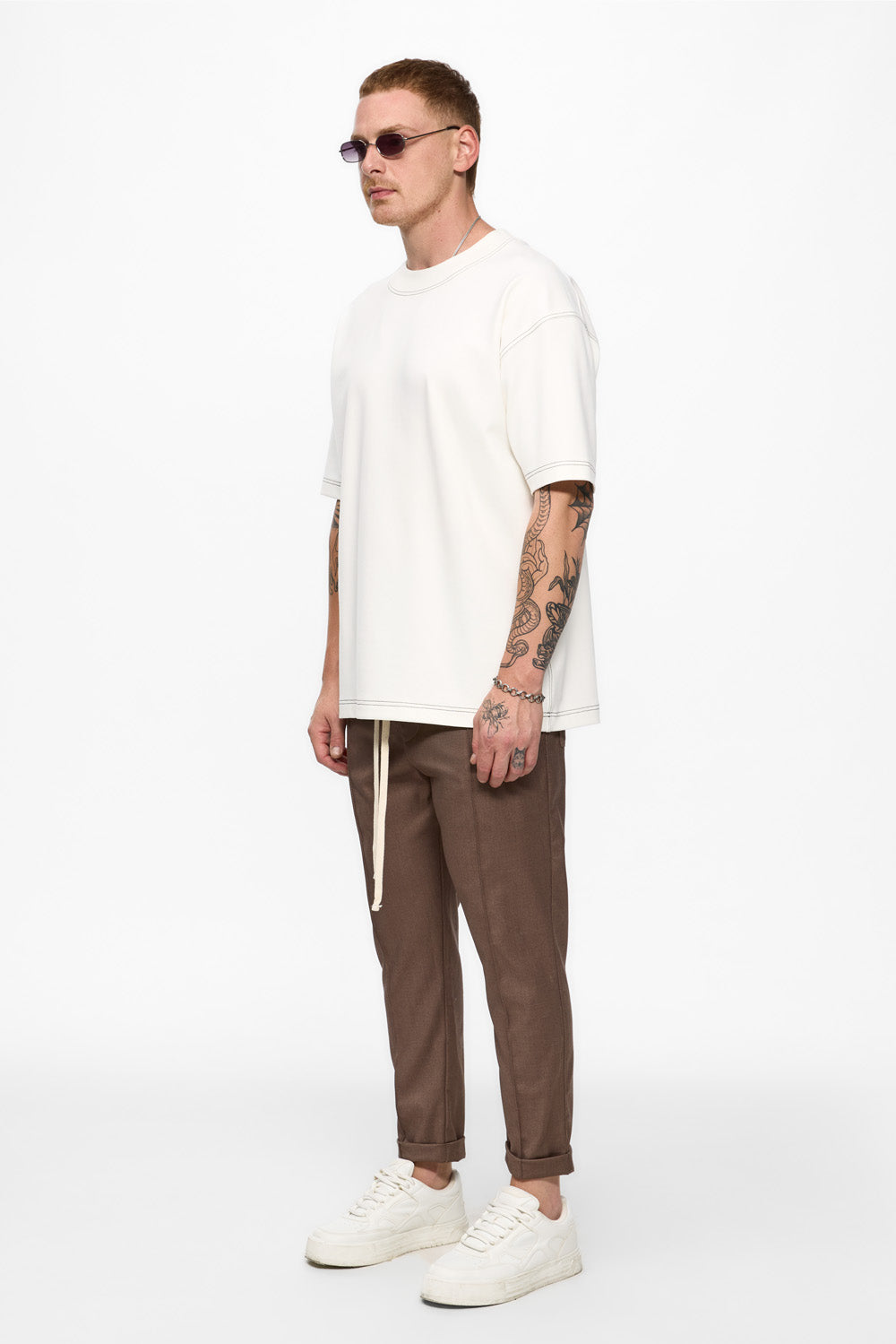 Khan Off-White T-shirt with decorative stitching