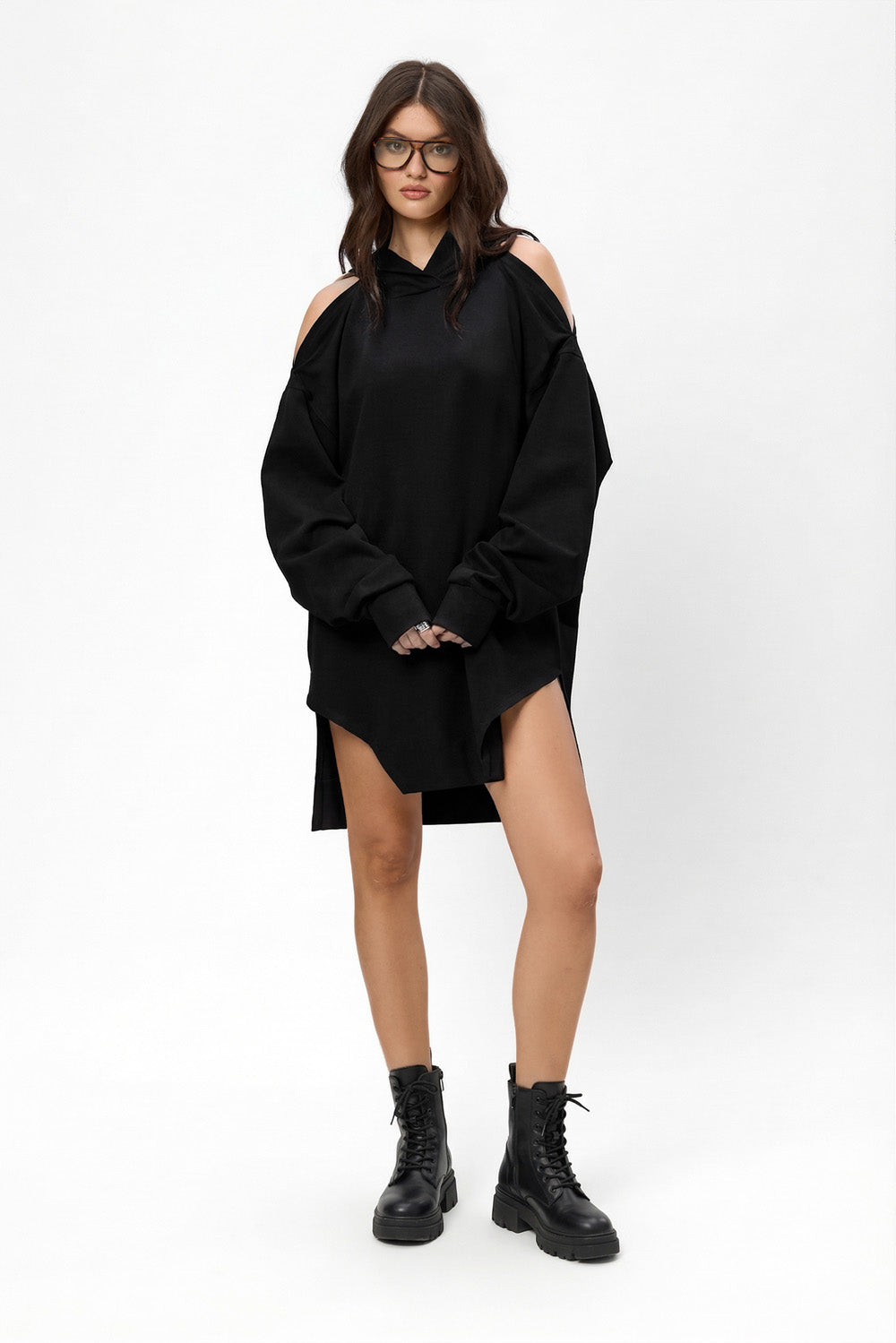 Czerwona bluza z kapturem FRAGILE wyszywana W