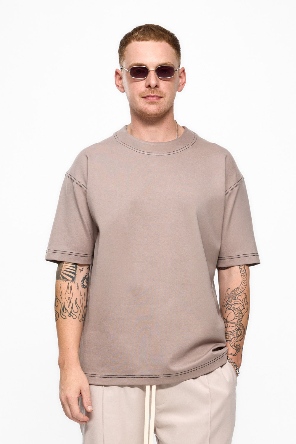 Tricou Khan cu cusături decorative | Bărbați | Bej | Stil Modern & Elegant | Confort & Funcționalitate | Atelier Hamza 