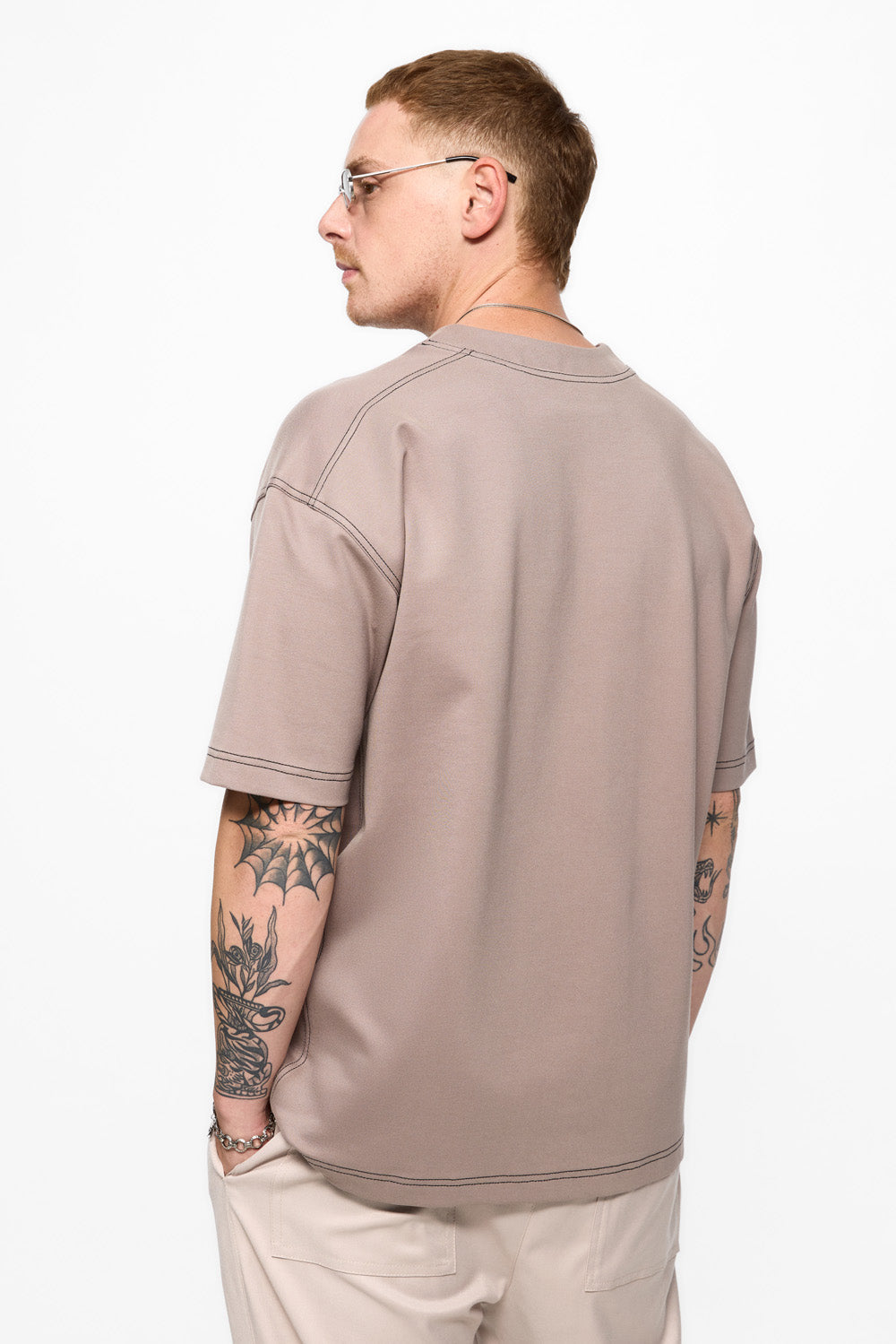 Khan T-shirt with decorative stitching | Men | Black  | Modern & Elegant Style | Comfort & Functionality | Atelier Hamza