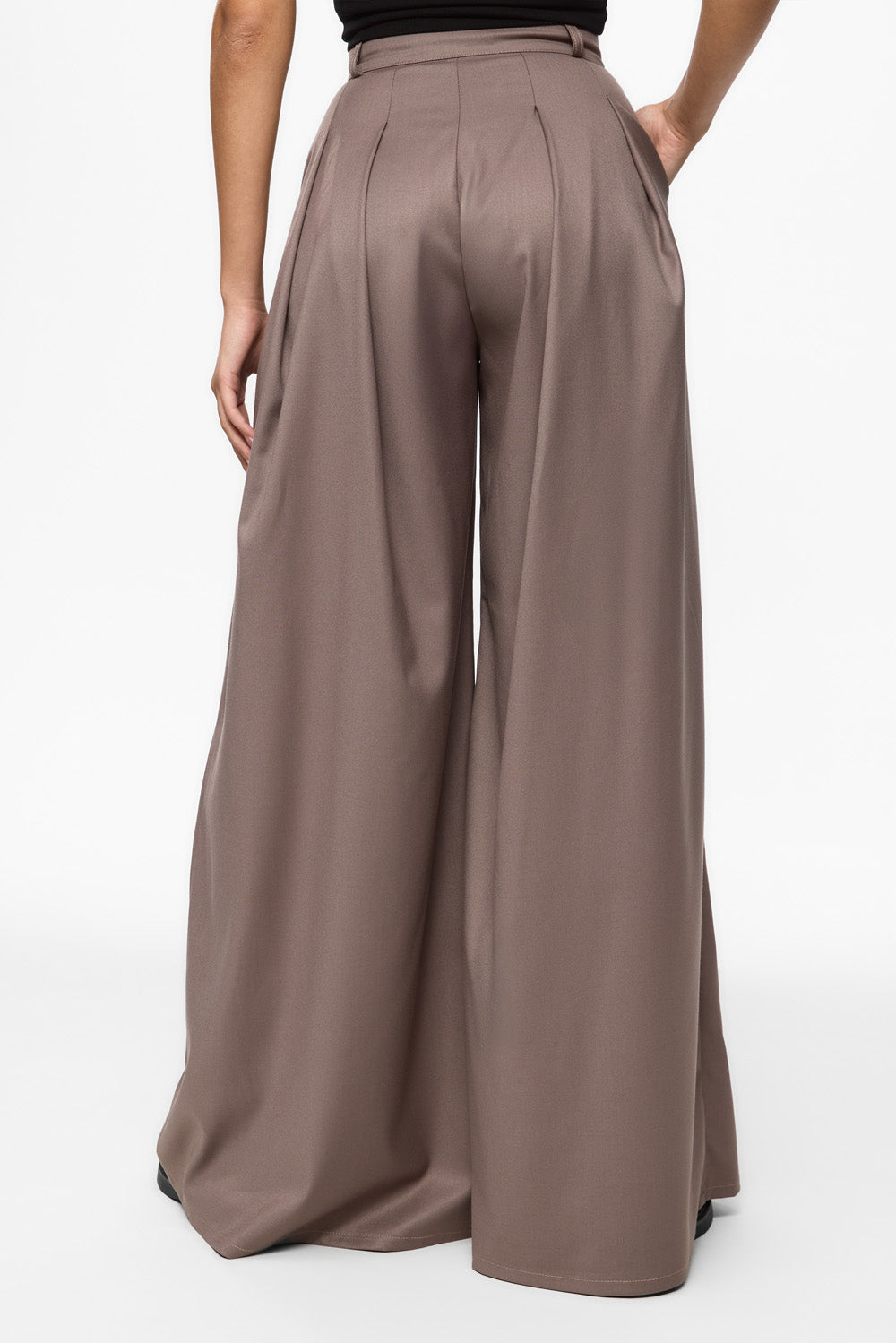 Kimi cloth Pants | Women | Beige | Modern and elegant style | Comfort and functionality | Atelier Hamza