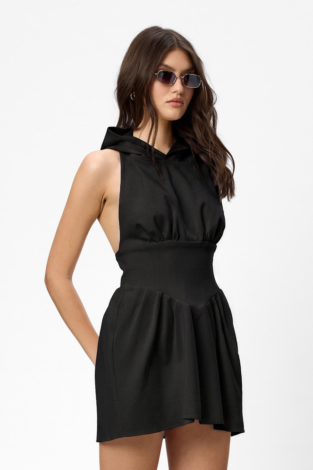Czerwona bluza z kapturem FRAGILE wyszywana W