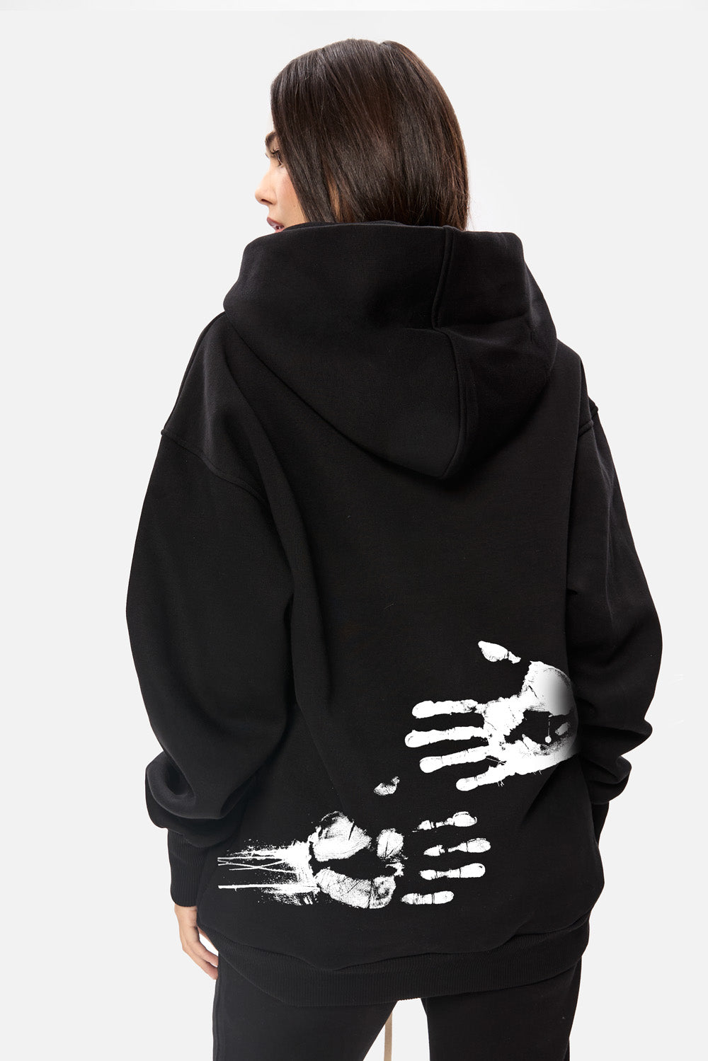 Hanorac flausat  cu imprimeu „A hug” | Femei | Negru | Stil modern și elegant | Confort și funcționalitate | Atelier Hamza