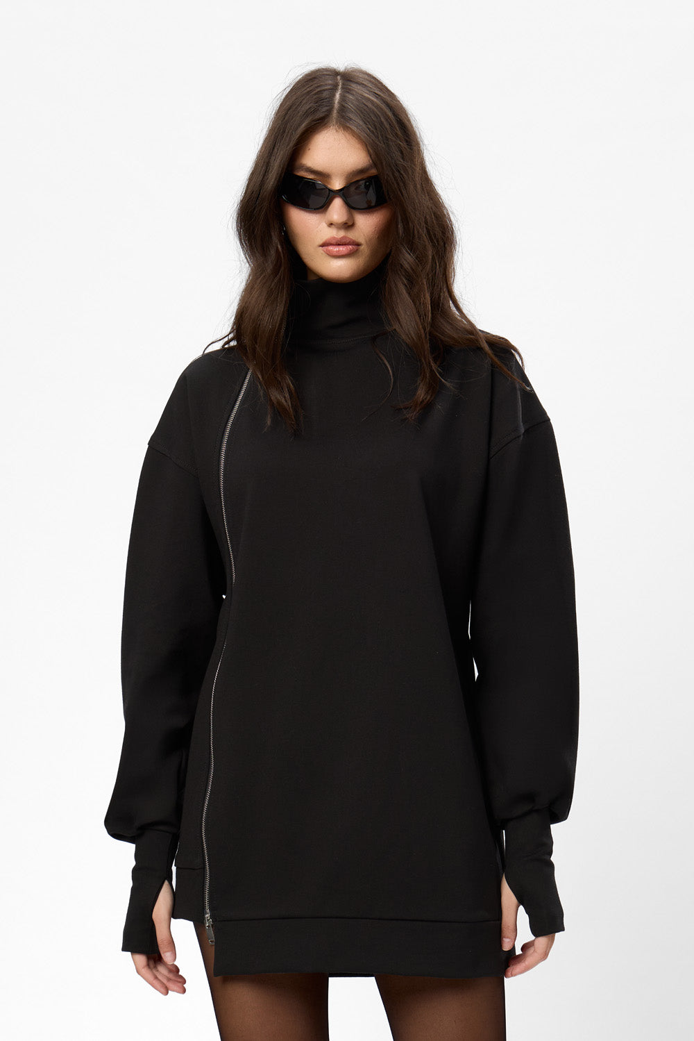 Sukienka z detalem przy dekolcie i podwójnym zamkiem Bipolar